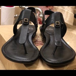 Pair of Sofft blk leather sandals. Worn once.